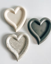 Load image into Gallery viewer, Heart Dish