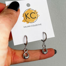 Load image into Gallery viewer, Infinity Twist Hoop Earrings