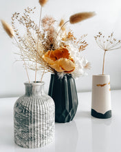 Load image into Gallery viewer, Bud Vase