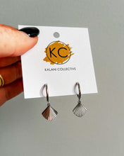 Load image into Gallery viewer, Fantail Hoop Earrings