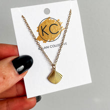 Load image into Gallery viewer, Fantail Necklace