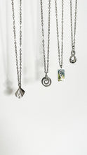 Load image into Gallery viewer, Fantail Necklace