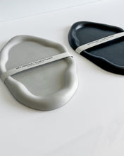 Load image into Gallery viewer, Oval Wavy Dish