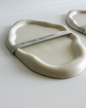 Load image into Gallery viewer, Oval Wavy Dish