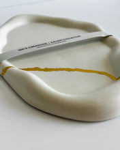 Load image into Gallery viewer, Oval Wavy Dish