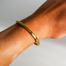 Load image into Gallery viewer, Oval Bangle