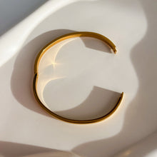Load image into Gallery viewer, Oval Bangle