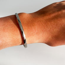 Load image into Gallery viewer, Oval Bangle