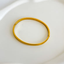Load image into Gallery viewer, Oval Bangle