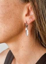 Load image into Gallery viewer, Tui Hoop Earrings